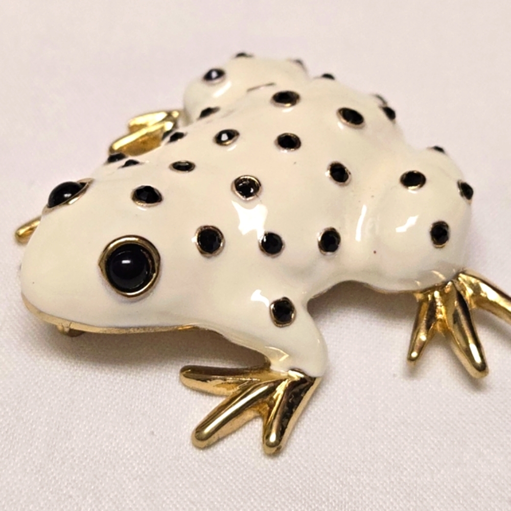Vtg. CINER White & Gold Enamel Frog Brooch Created For The MMA - Picture 5 of 9